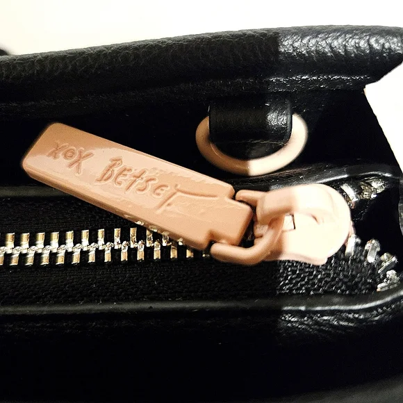 Betsey Johnson Black Floral Crossbody Bag With Butterfly Bag Tag Removable Strap - Picture 2 of 10